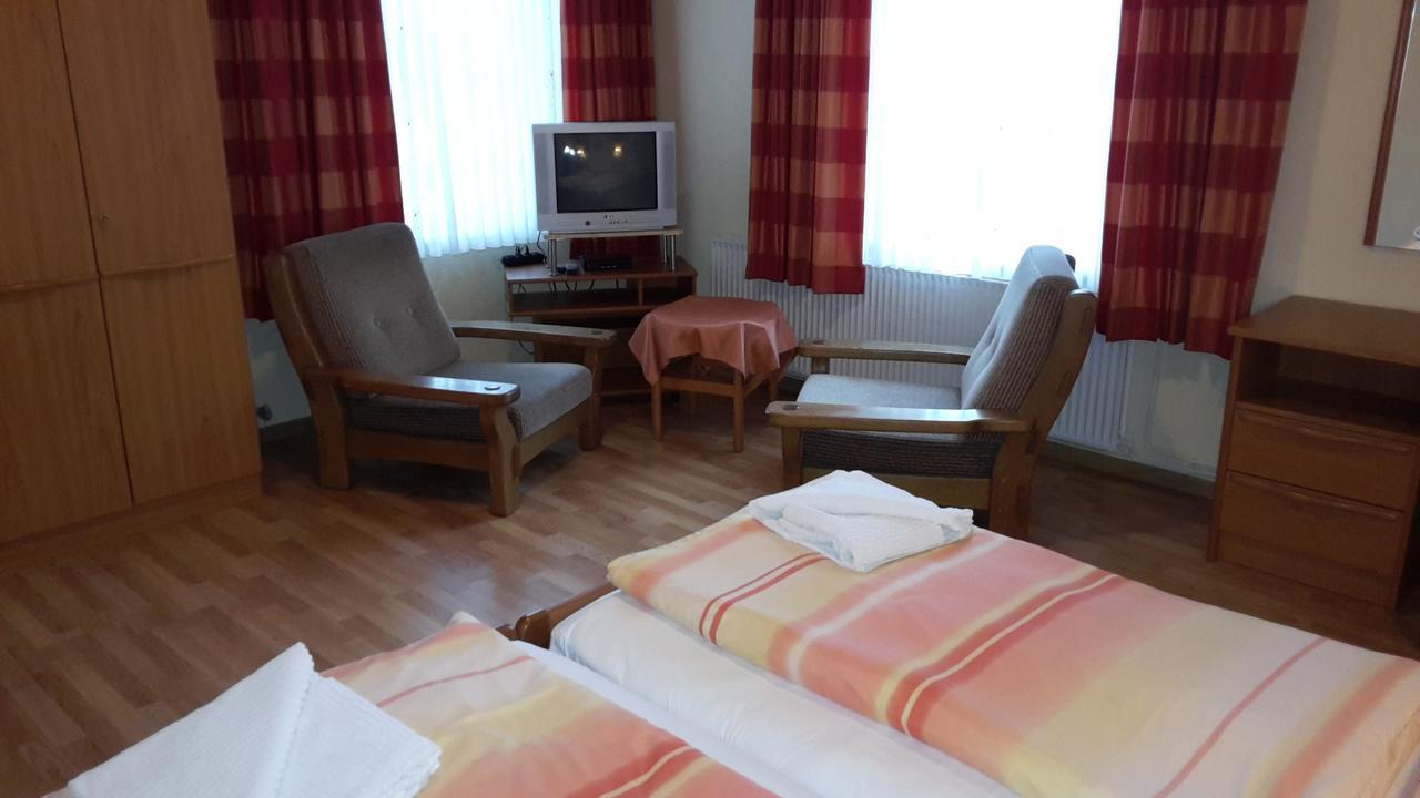 Landgasthof Schoenecke Wahrenholz Bagian luar foto