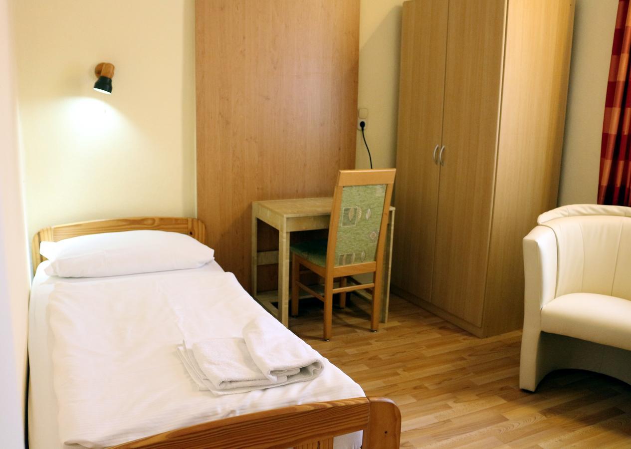 Landgasthof Schoenecke Wahrenholz Bagian luar foto