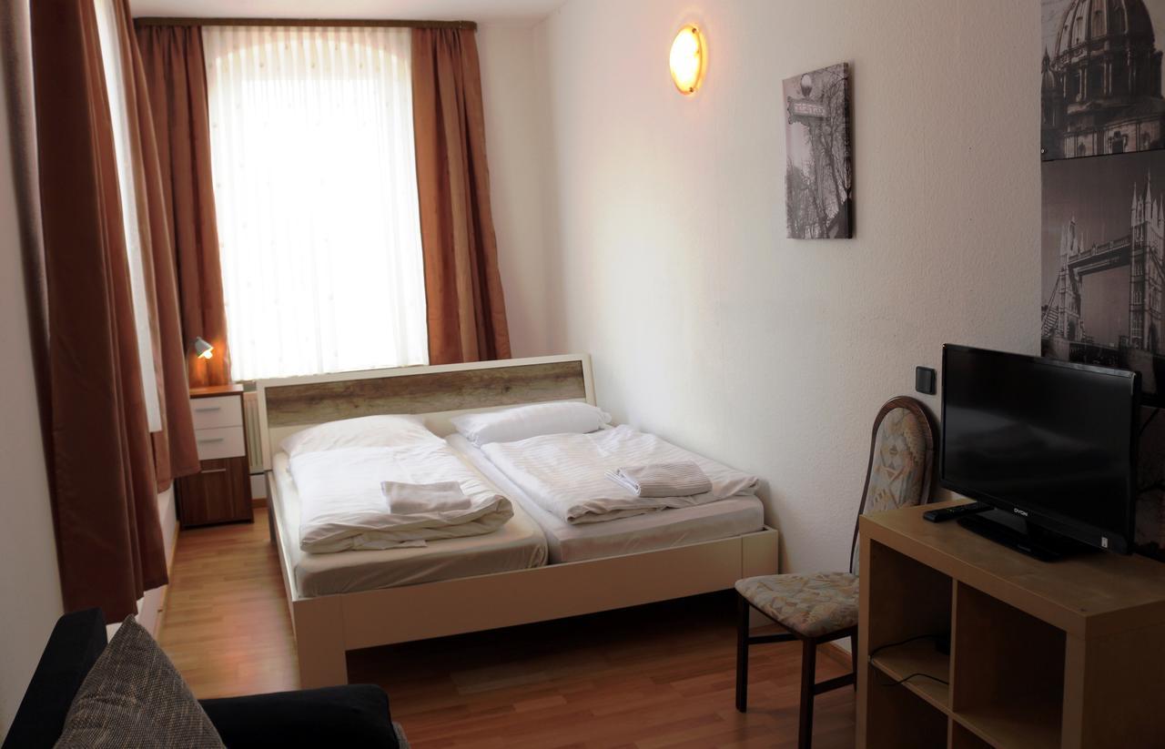 Landgasthof Schoenecke Wahrenholz Bagian luar foto