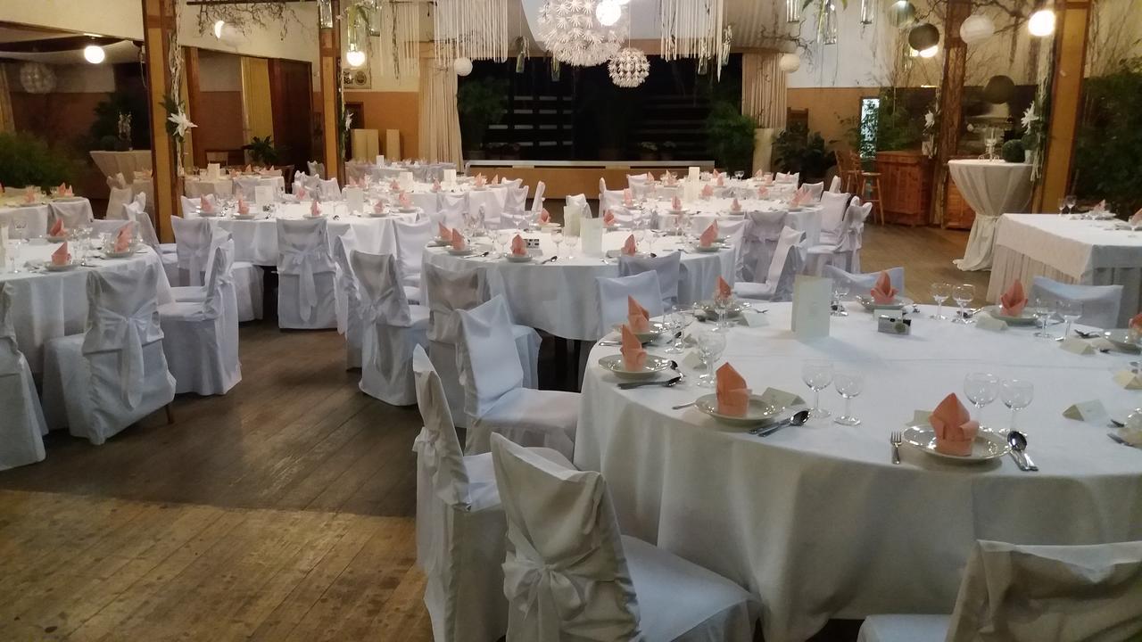 Landgasthof Schoenecke Wahrenholz Bagian luar foto